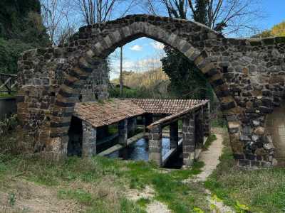 Giungiamo infine al �Reullo�, di fine 700, introdotto da un imponente arco a sesto acuto: � ci� che resta di un posto di guardia che sorvegliava l�accesso settentrionale alla citt�